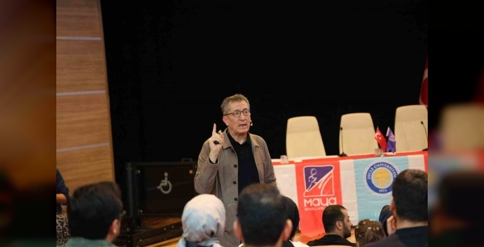 Eski bakan Ziya Selçuk'tan Diyarbakır'da eğitimde yeni ufuklar