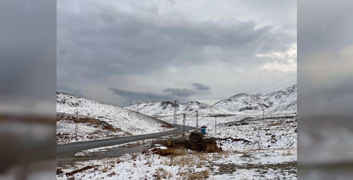 Hizan'da zirveler beyaza büründü: Kar sürprizi!