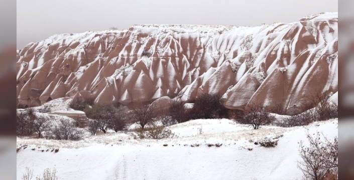 Kapadokya ilk karıyla büyülüyor: Doğanın beyaz kıyafeti