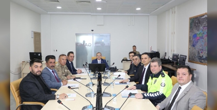 karayolları trafik levhaları sadeleştirilecek: karsta kritik toplantı