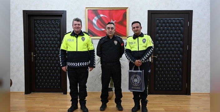 Kars emniyet müdürü Tombul'dan başarılı polise gönülden teşekkür ve ödül!