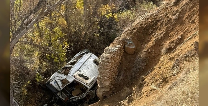 Konya'da feci servis kazası: 14 yaralı, 13'ü öğrenci!