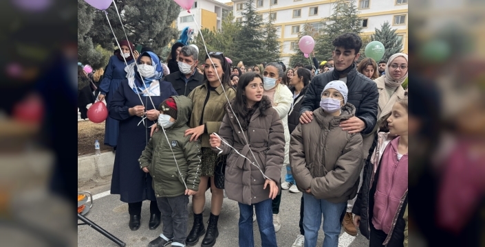 Malatya'da iyileşen çocuklar balon uçurarak sevinçlerini paylaştı