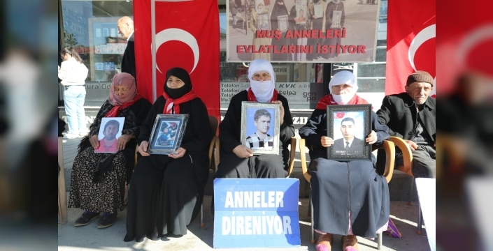 Muş'ta yürek dağlayan bekleyiş: Dem Parti önündeki eylemler sürüyor!