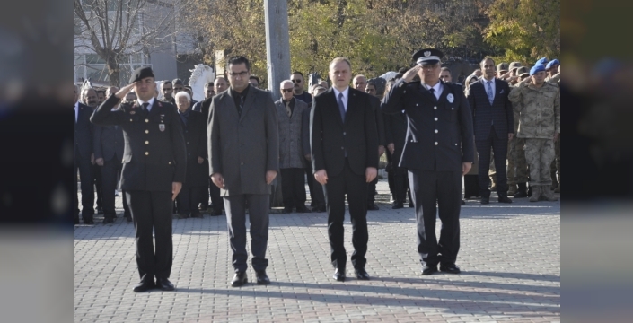 Mustafa Kemal Atatürk, Bulanık'ta saygıyla anıldı: Sirenler eşliğinde anma töreni