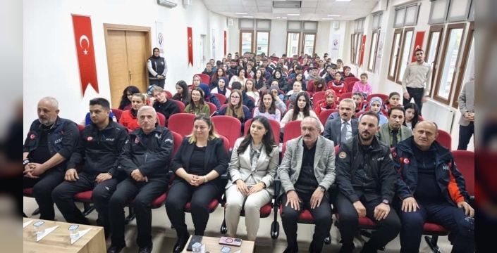 Şalpazarı'nda afet bilinci zirveye çıkıyor: Eğitim konferansı düzenlendi