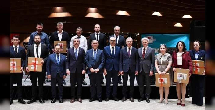 Sarıçam'da öğretmenler günü'nde anlamlı kutlama