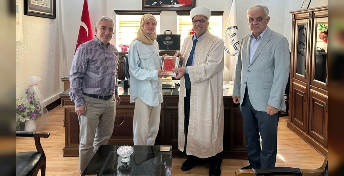 Şok eden dönüşüm: Polonyalı Alexandra, Ayşe adıyla İslam'ı seçti!