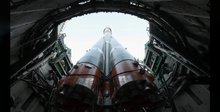 Son dakika: Rus kozmonotlar ve NASA astronotu uzayda tarihi yolculuğa çıktı - Dünya'nın etrafında iki tur atacaklar