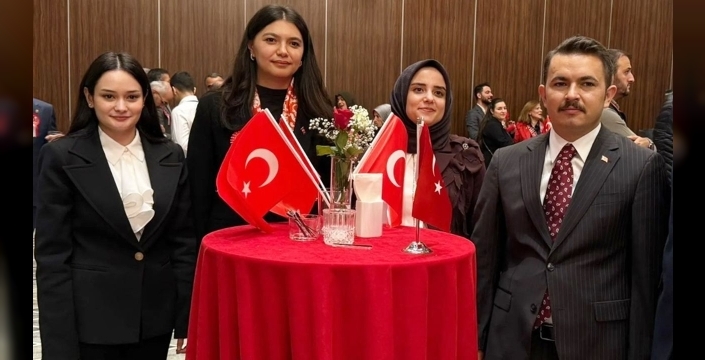 Tarihe geçen anlar: Trabzonda Cumhuriyet Bayramında ilk kadın kaymakam Kezban Yerlikaya Akpınar damga vurdu