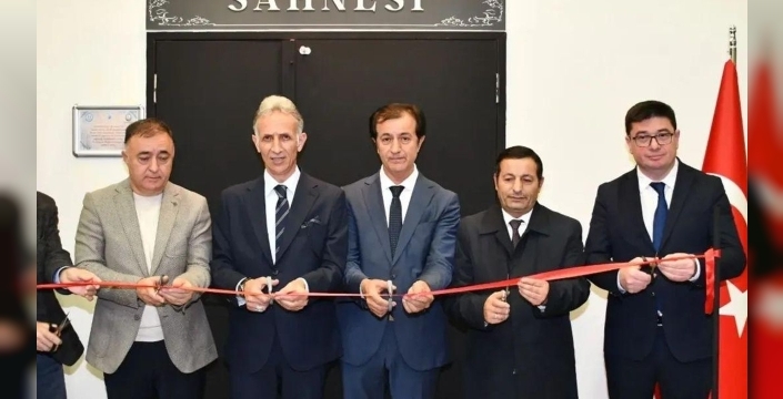 Tarihi an: Kafkas Üniversitesi'nde Türk-İslam dünyasının ilk tiyatro yazarı Ahunzade Sahnesi coşkuyla açıldı!