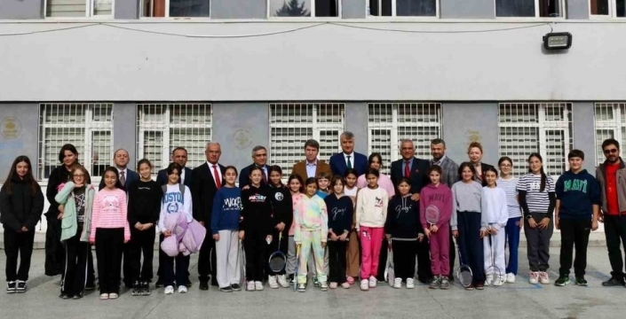 Vali Önder Bakan: 'Öğretmenlik, maddi değerlerin ötesinde bir meslek!'