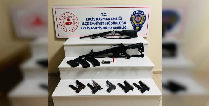 Van'da şok operasyon: Evde 7 silah ve fişekler ele geçirildi