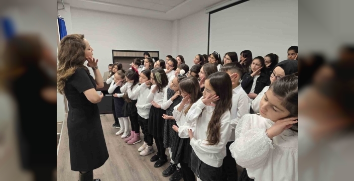 Yozgat'ta müzik öğretmenlerinden özel koro: 'İyi ki öğretmenim' dedi.