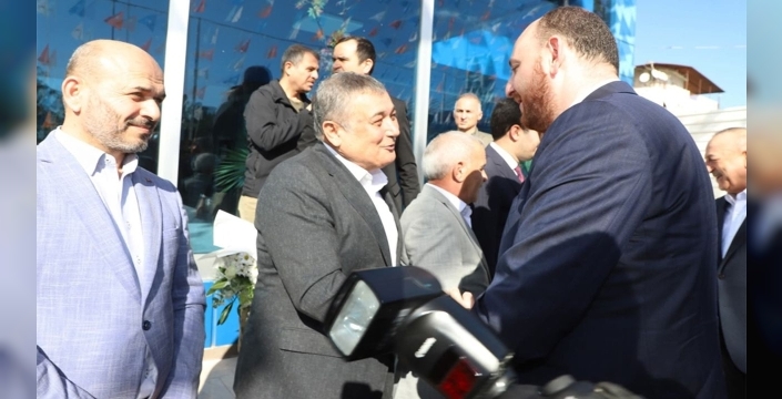 Aksu belediye başkanı Yıldırım, AK Parti İl Danışma Toplantısı'nda sessiz kaldı: İlçenin sorunları gündeme gelmedi!