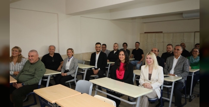 Antalya Anadolu Lisesi mezunlarından okullarına 'modern eğitim' yatırımı