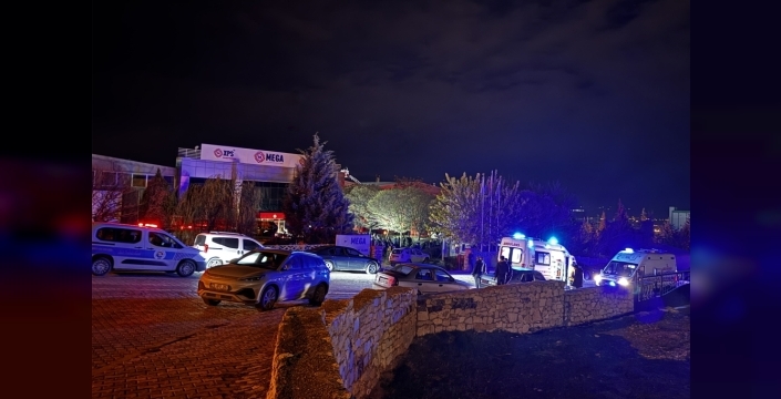 Elazığ'da yürekleri ağza getiren fabrika yangını: 16 işçi etkilendi, bir itfaiyeci yaralandı!