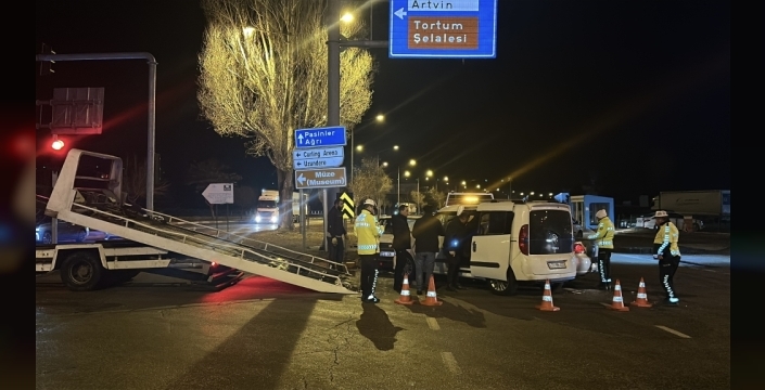 Erzurum'da zincirleme kaza: 2 kişi yaralandı