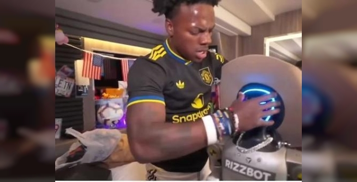 İnsansı robotu tokatlayan ünlü YouTuber'a dava açıldı