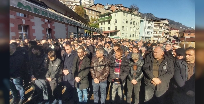 Murgulspor Başkanı Öktem, Annesini Kaybetti: İlçeden Yoğun Katılım