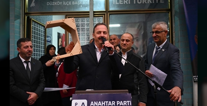 Yavuz Ağıralioğlu: 'Bir iskemleyle alırım sizden memleketi' diyordum, Düzköy'den iskemle geldi