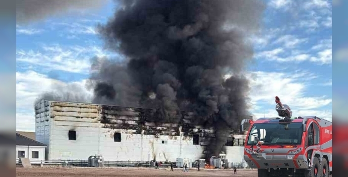 Afyonkarahisar'da elektrik üretim tesisinde yangın: Siyah dumanlar kilometrelerce uzaktan görüldü