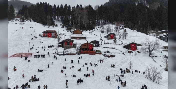 Ayder Yaylası'nda kardan adamlar canlandı: Rize'de kış festivali coşkusu