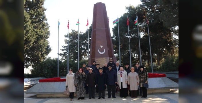 Bakü, Türk şehitlerini unutmadı: Kahramanlık destanına anıt ziyareti