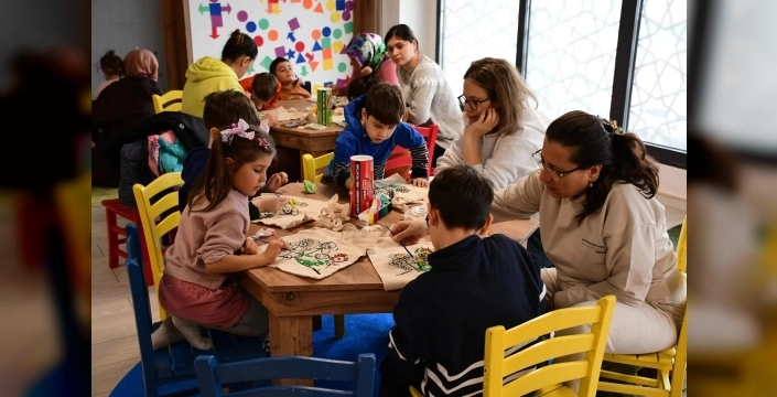 Balıkesir'de yarıyıl coşkusu: Büyükşehir Belediyesi çocukların yüzünü güldürdü