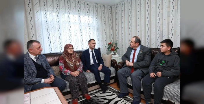 Başkan Büyükakın'dan yeni yıl geleneği: İlk ziyaret şehit ailelerine