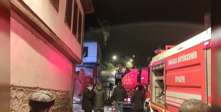 Beypazarı'nda korkutan yangın! Ahşap ev alevlere teslim oldu