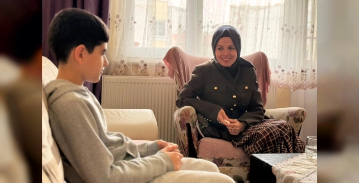 Bilecik Valisi'nin eşi Zeynep Sözer, Tongur ve Aksu ailelerini evlerinde ziyaret etti