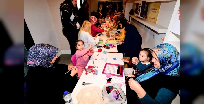 Bornova'da minik eller geleneksel dokuma sanatıyla buluştu