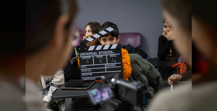 Bornova'da minik yetenekler film çekmenin sırlarını çözüyor: Tatilde hem eğlendiler hem öğrendiler