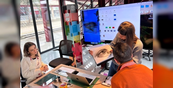 Bursa'da pancar deposu, gündelik malzemelerle sanat atölyesine dönüştü