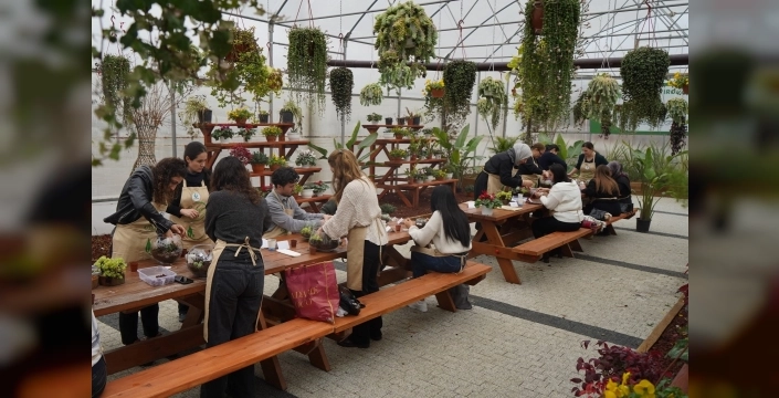 Çayırova'da toprakla buluşma: Bahçem Çayırova'da teraryum atölyesi coşkusu