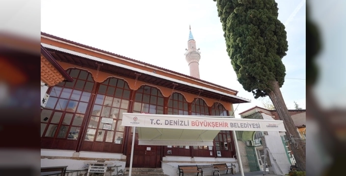 Denizli'de cami avlularına ferah dokunuş: Sıcak ve yağmurdan koruyan tenteler kuruluyor
