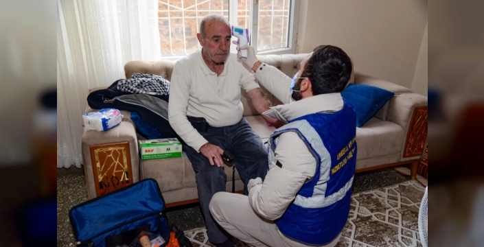 Diyarbakır'da yaşlılara yönelik evde bakım hizmetleri kışa rağmen devam ediyor