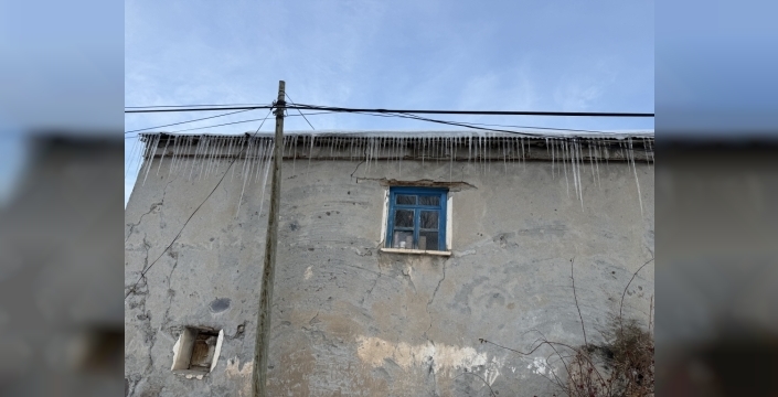 Doğu'da dondurucu soğuklar hayatı dondurdu: Traktörler dondu, sular kesildi!