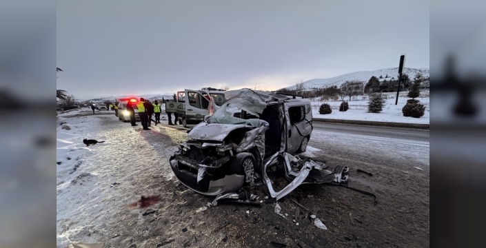 Elazığ'da korkunç kaza: Tıra çarpan çift hayatını kaybetti