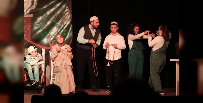 Engelli bireylerin sahne başarısı: 'Miras Değil Mübarek' oyunu izleyicileri büyüledi