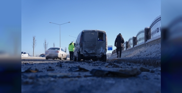 Erzurum'da korkunç kaza: 3 araç birbirine girdi, 3 yaralı