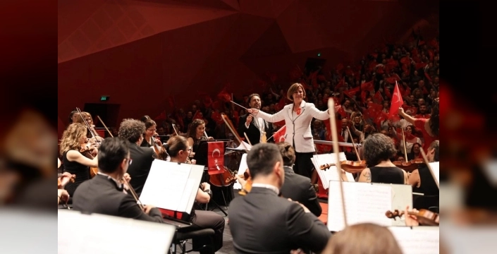 Eskişehir'de sanatın yılı: Senfoni ve tiyatro on binlerle buluştu
