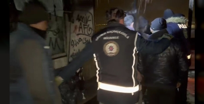 Kars'ta düzensiz göçmenlere nefes aldırmayan operasyon: 16 kişi yakalandı