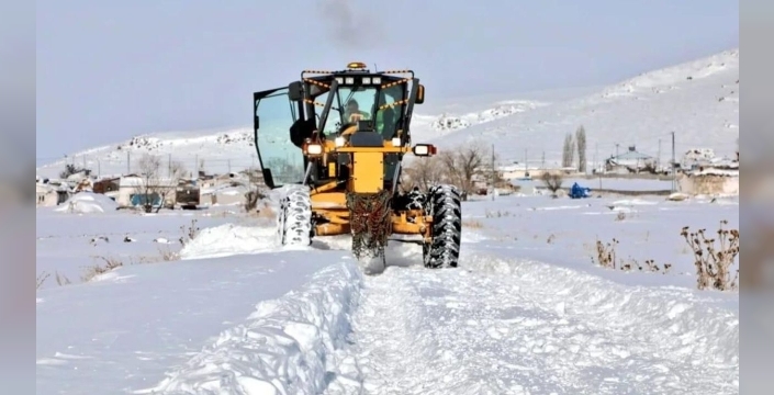 Kars'ta karla mücadelede büyük ilerleme: 208 köy yolundan 190'ı açıldı