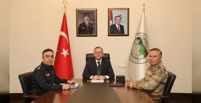 Kars Valisi Polat, güvenlik toplantısına video konferansla katıldı