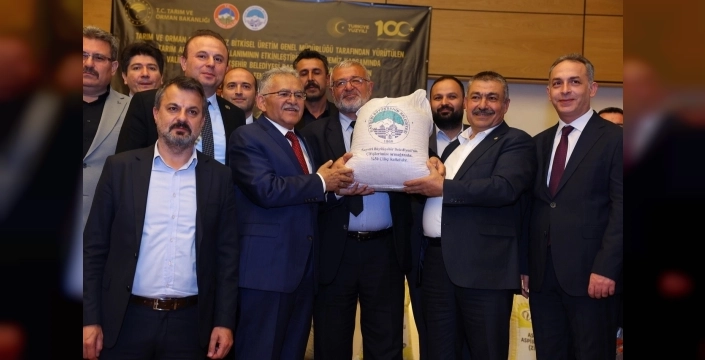 Kayseri çiftçisine dev destek: 12 milyonu aşan tohum ve fidan dağıtıldı
