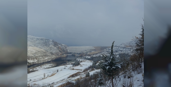 Keban'da kar yağışı hayatı durma noktasına getirdi