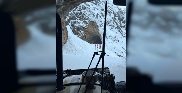 Kemaliye'nin tarihi Taş Yolu'na çığ tehlikesi!