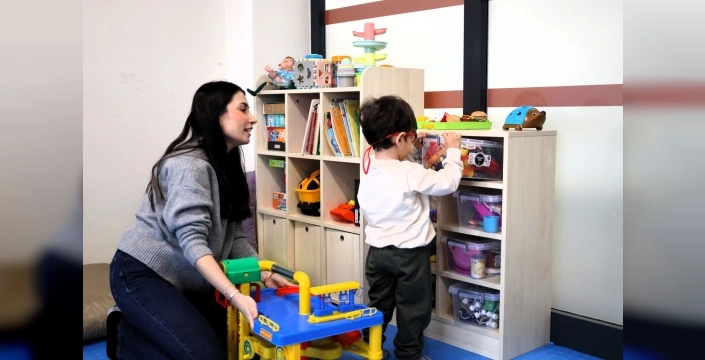 Kocaeli'deki Gonca Engelsiz Yaşam Merkezi, Talha'nın iletişim yolculuğuna ışık tutuyor